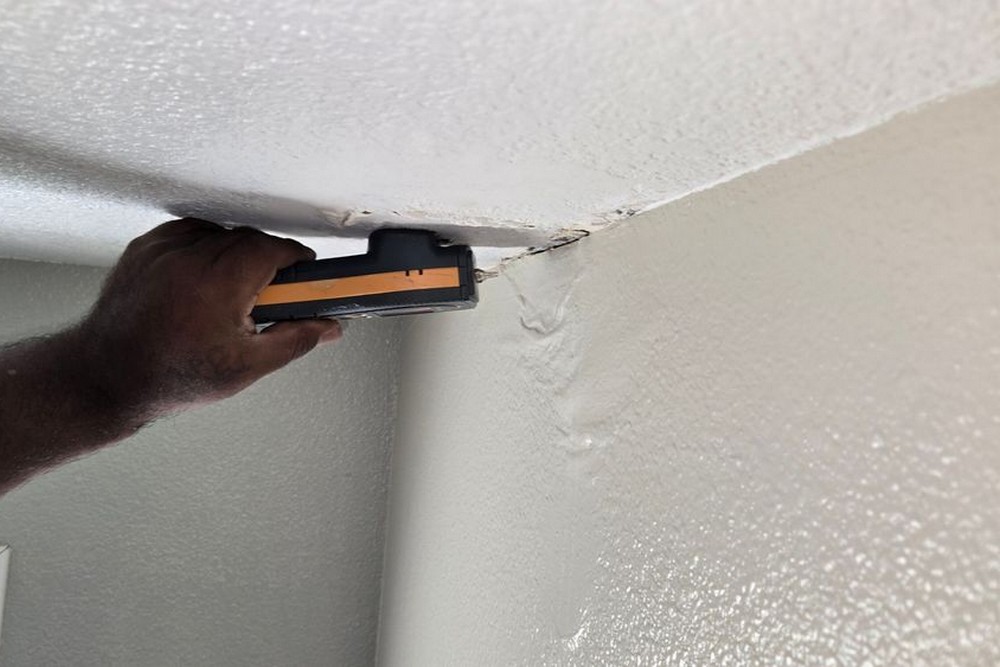 Why Peeling Paint and Bubbling Walls Could Mean Water Damage