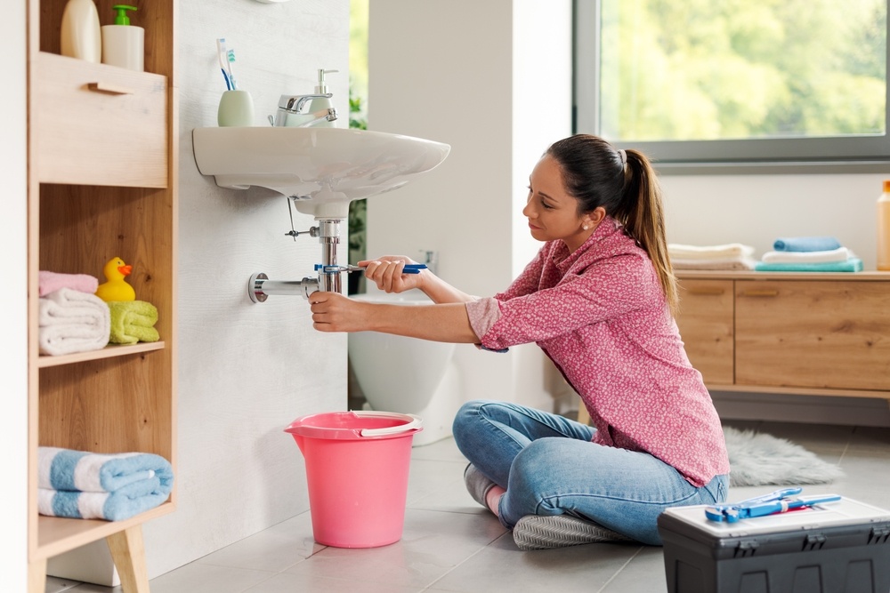 Why DIY Cleanup After a Plumbing Flood Usually Leads to Mold Within Days